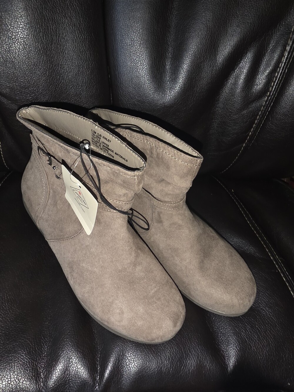 St. John's Bay Women's Kinley Flat Heel Taupe Brown Ankle Boots Size 6.5